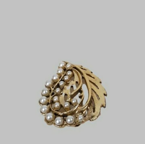 Vintage faux pearl Goldtone womens pin Jewelry - Picture 7 of 7